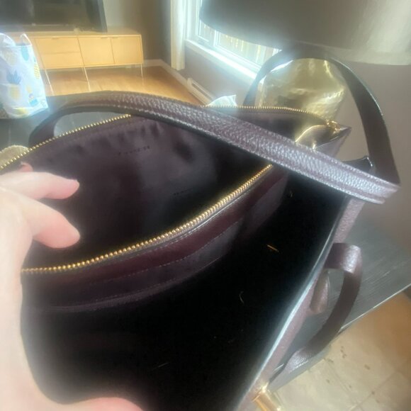 👜 Coach Turnlock Charlie Carryall – Elegant, Roomy & Timeless! 👜 - Picture 11 of 11